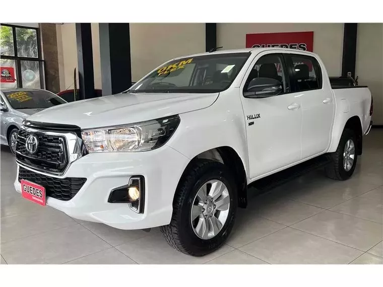 Toyota Hilux Branco 5