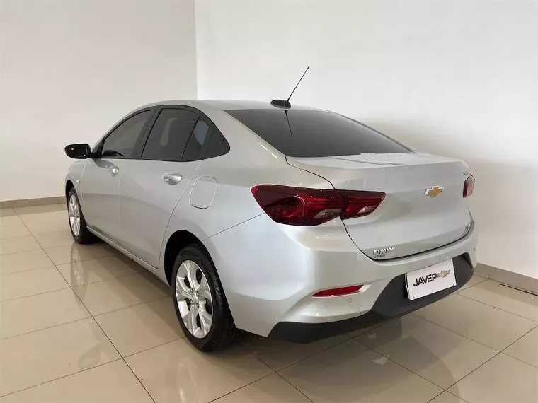 Chevrolet Onix Prata 2