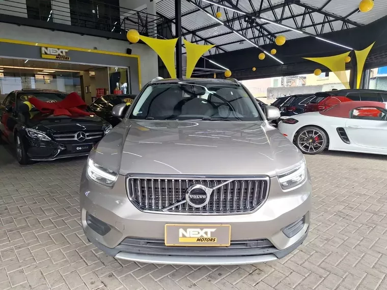 Volvo XC40 Cinza 2