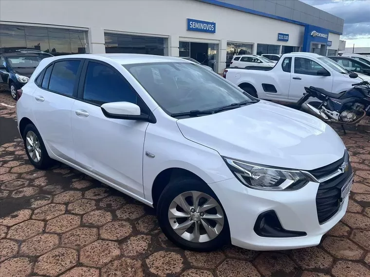 Chevrolet Onix Branco 6