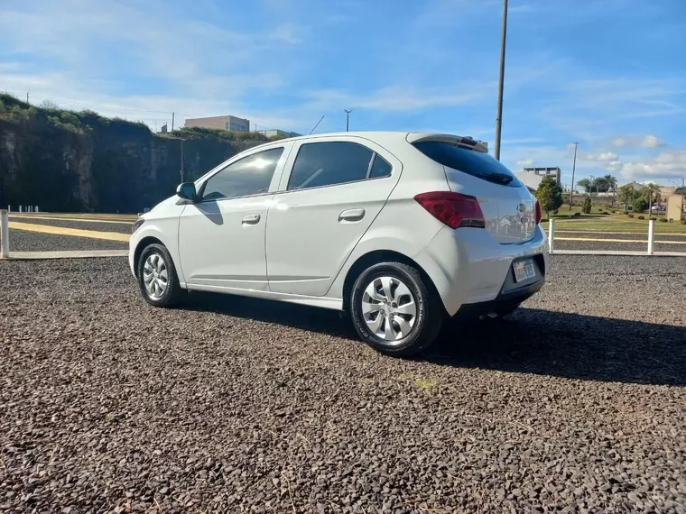 Chevrolet Onix Branco 4