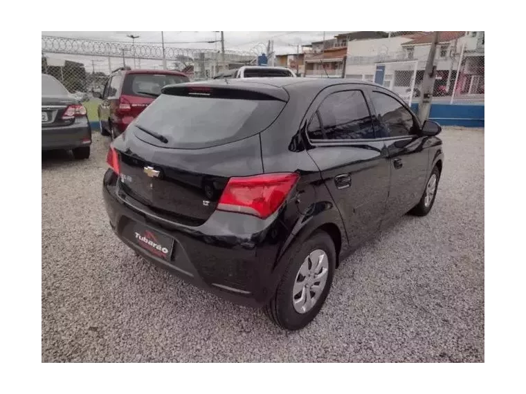 Chevrolet Onix Preto 4