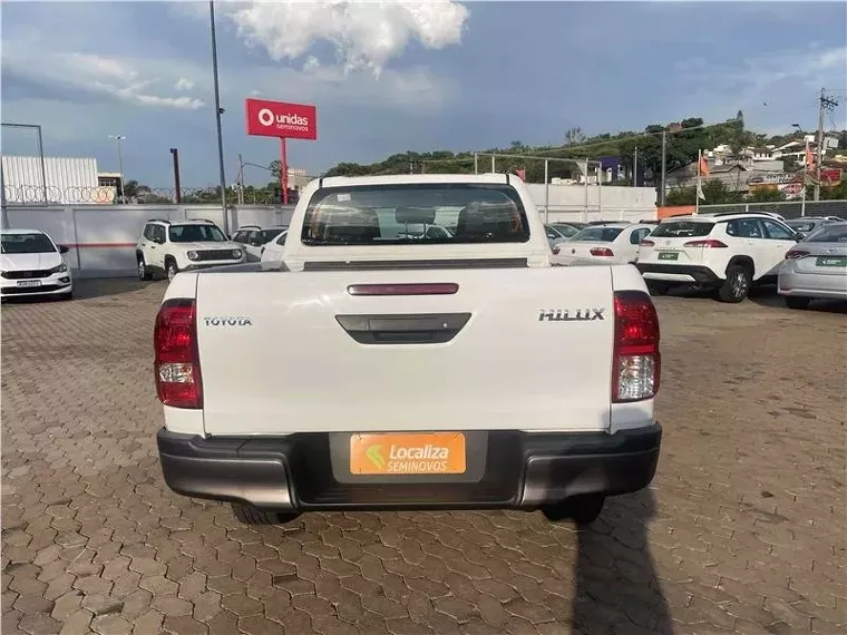 Toyota Hilux Branco 4