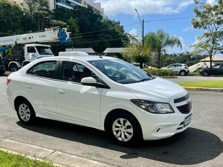 Chevrolet Prisma Branco 7