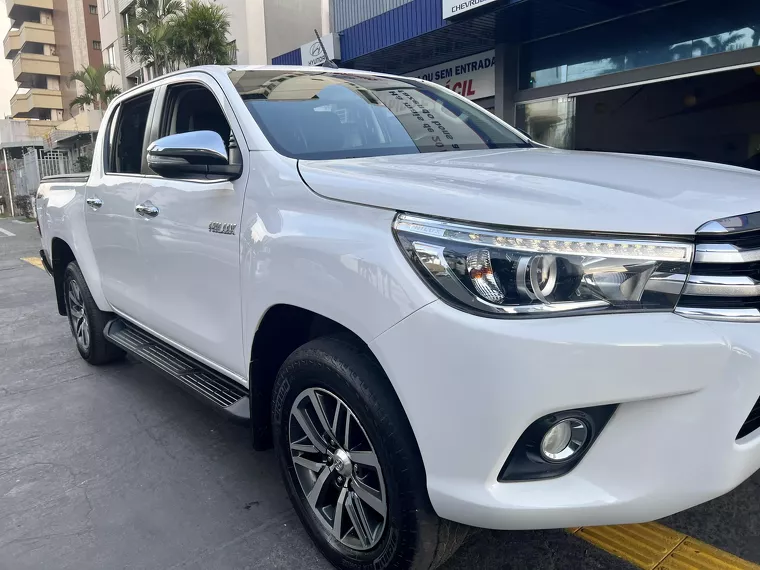 Toyota Hilux Branco 6