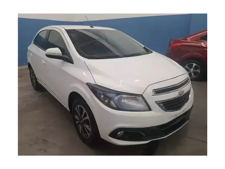 Chevrolet Onix Branco 7