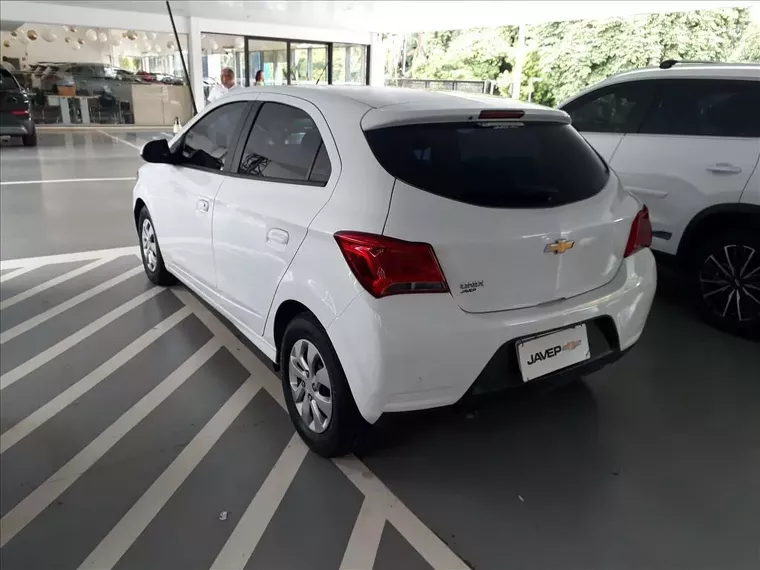 Chevrolet Onix Branco 2