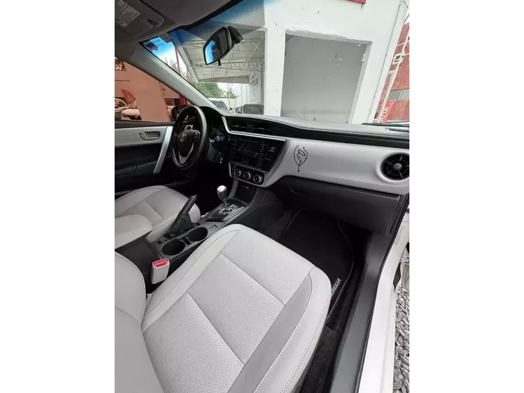 Toyota Corolla Branco 13