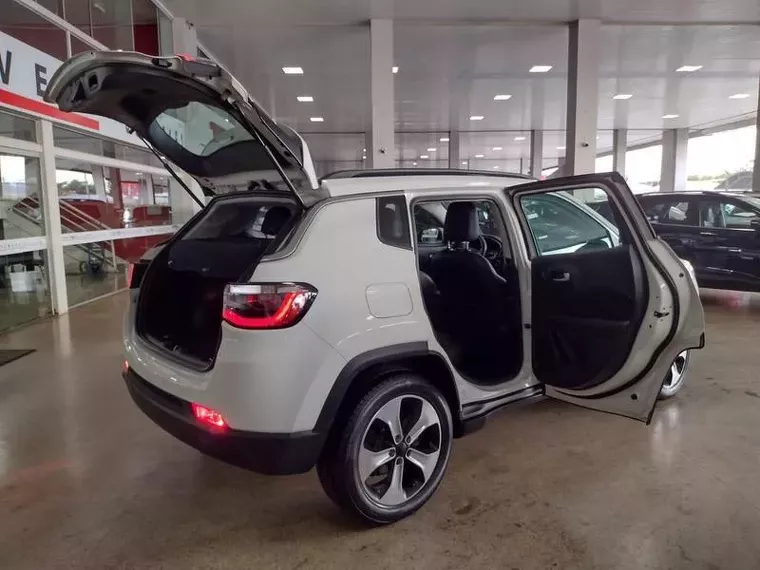 Jeep Compass Branco 17