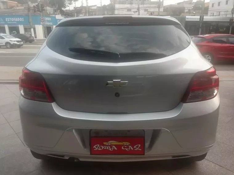 Chevrolet Onix Prata 9