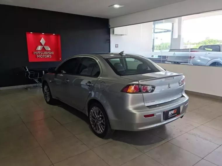 Mitsubishi Lancer Prata 12