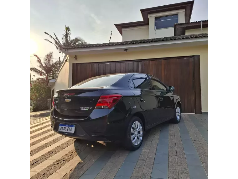 Chevrolet Prisma Preto 37