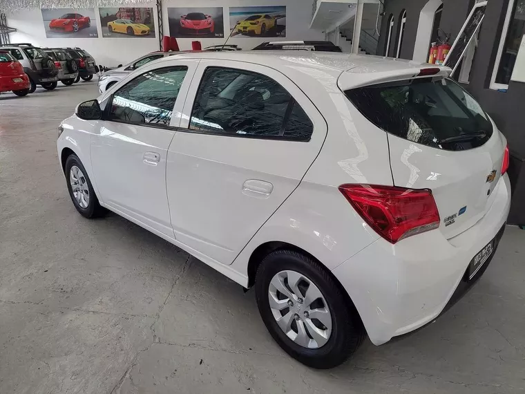 Chevrolet Onix Branco 10