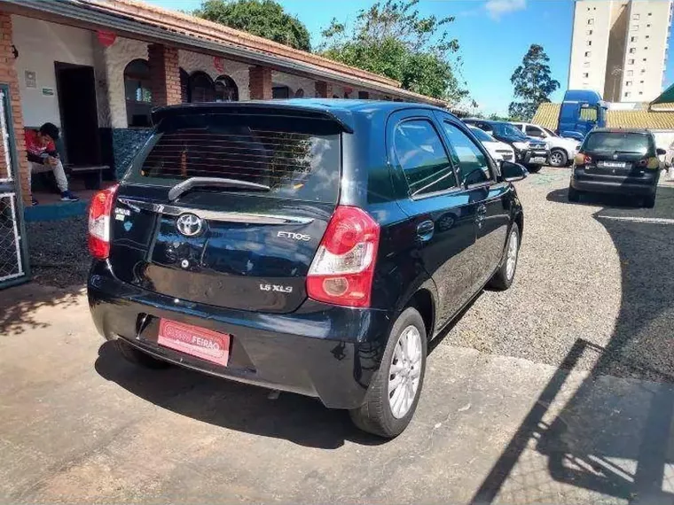 Toyota Etios Preto 1