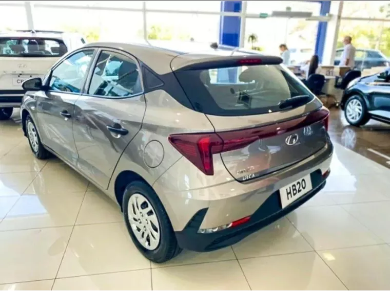 Hyundai HB20 Prata 1