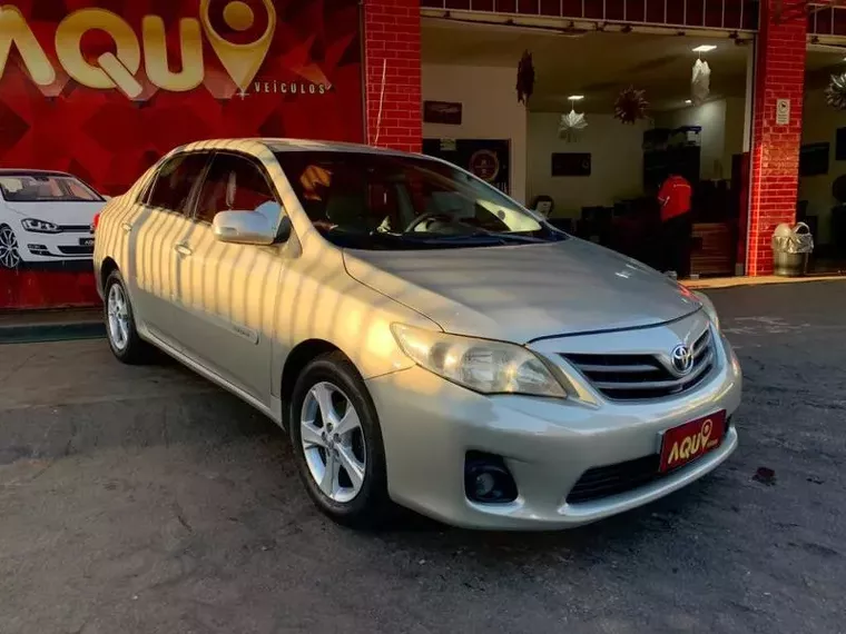 Toyota Corolla Bege 14