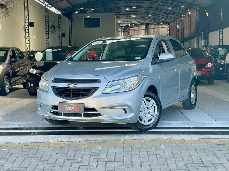 Chevrolet Onix Prata 1