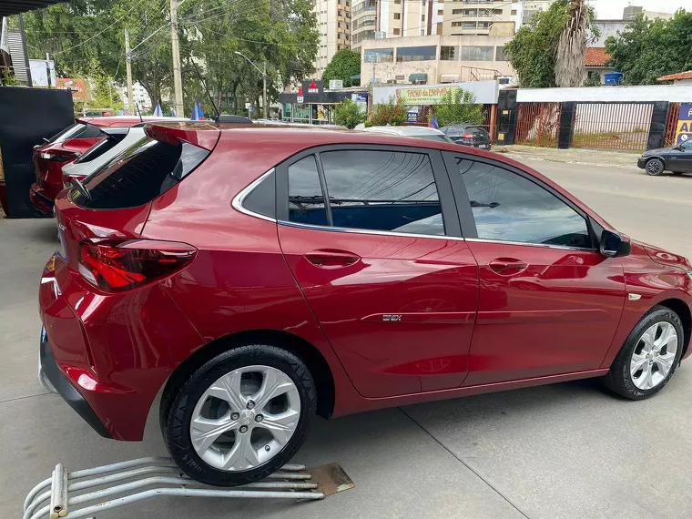 Chevrolet Onix Vermelho 1