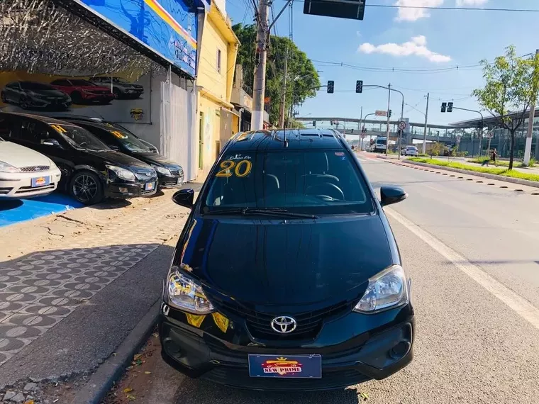 Toyota Etios Preto 5