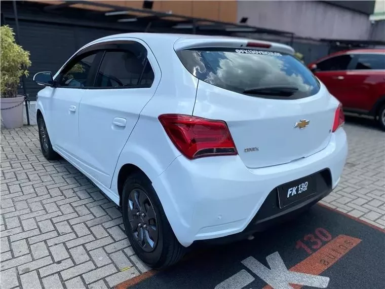 Chevrolet Onix Branco 2