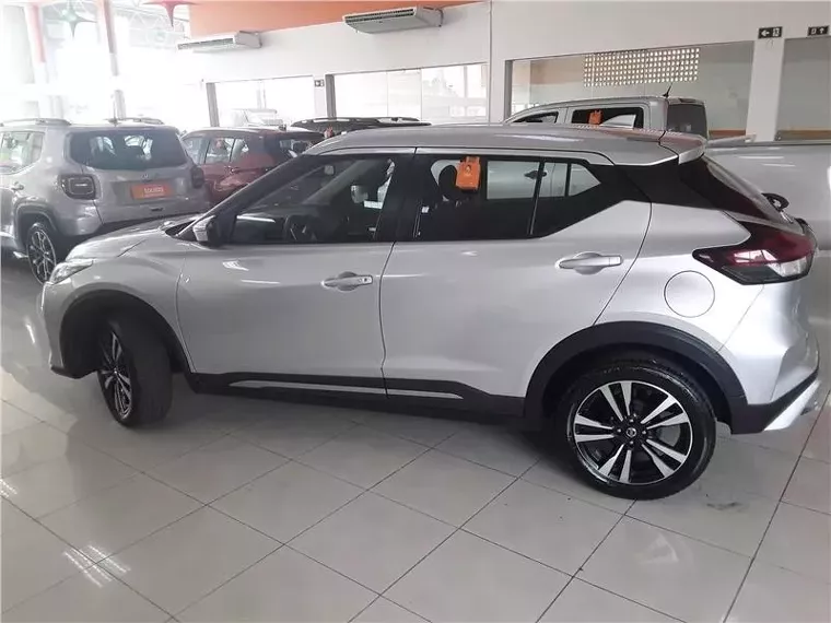 Nissan Kicks Prata 4