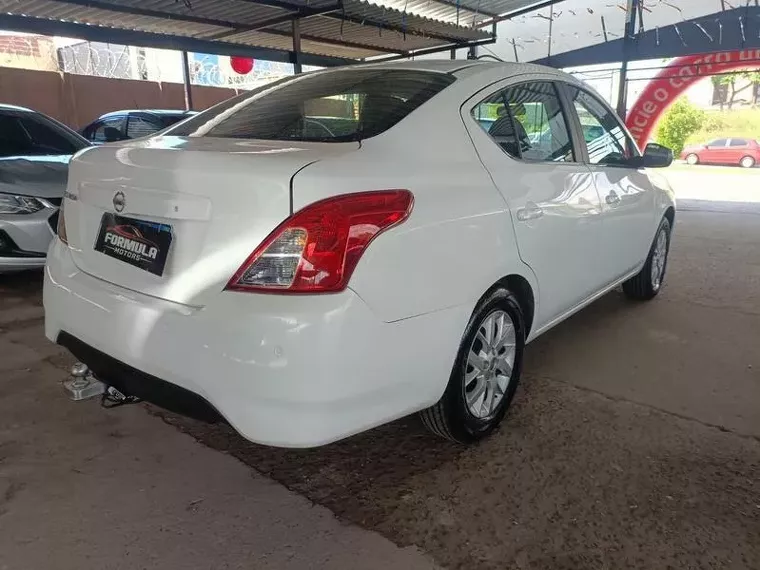 Nissan Versa Branco 7