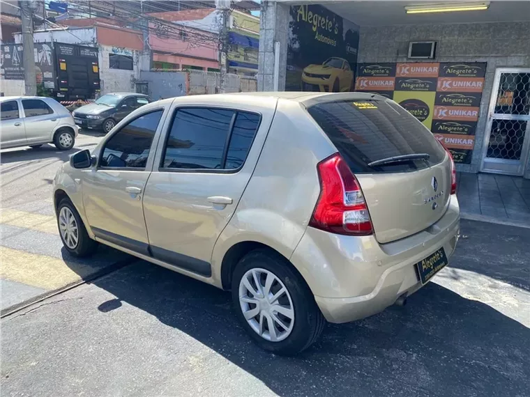 Renault Sandero Dourado 4