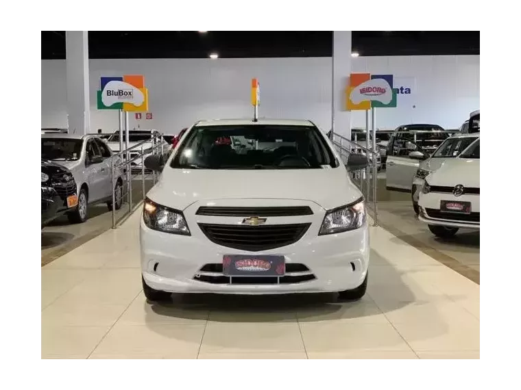 Chevrolet Onix Branco 4