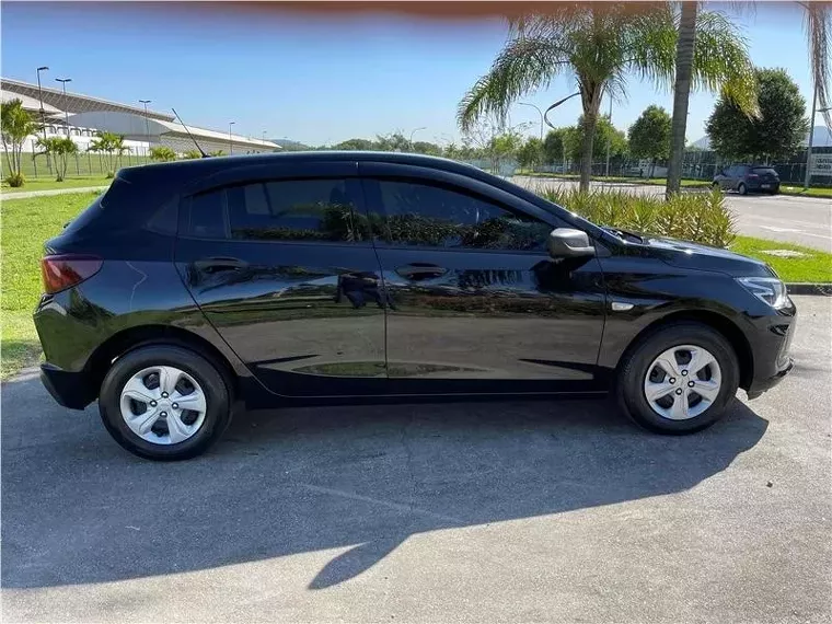 Chevrolet Onix Preto 9