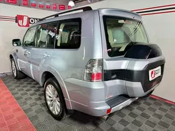 Mitsubishi Pajero Full