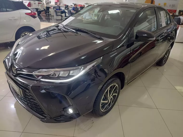 Toyota Yaris Preto 7