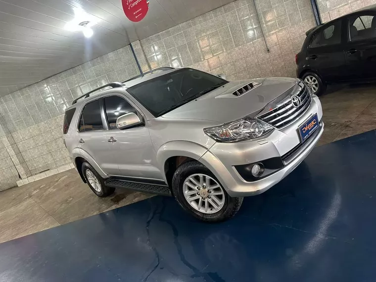 Toyota Hilux SW4 Prata 13