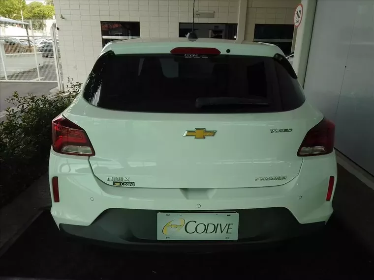 Chevrolet Onix Branco 6