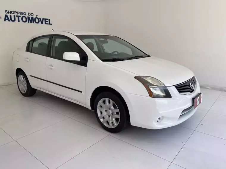 Nissan Sentra Branco 9