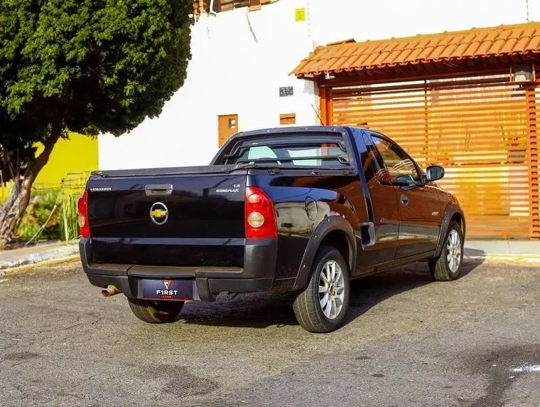 Chevrolet Montana Preto 6