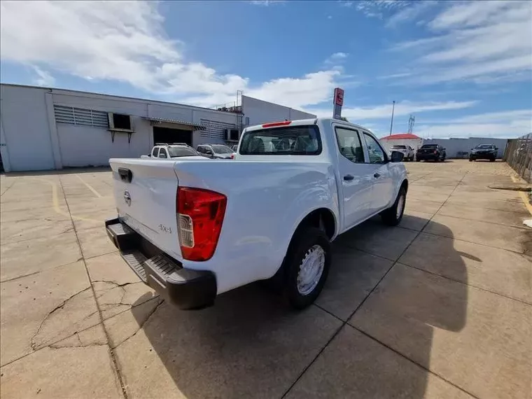 Nissan Frontier Branco 2