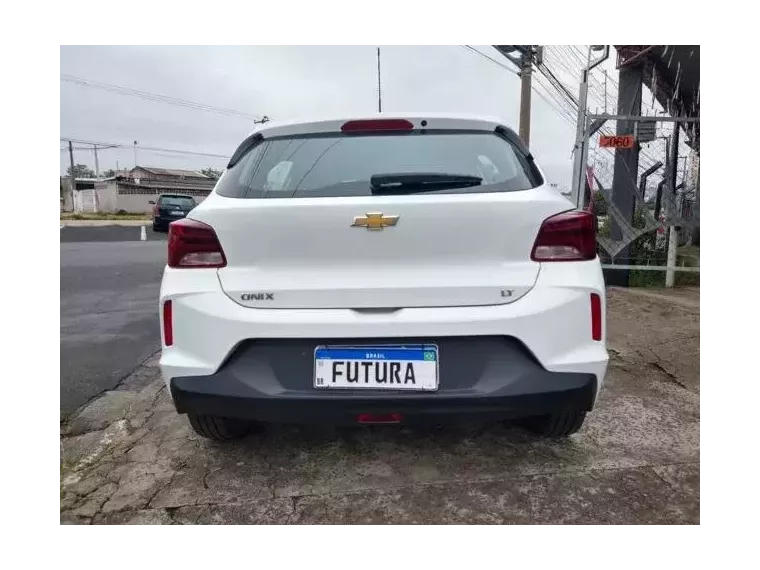 Chevrolet Onix Branco 2