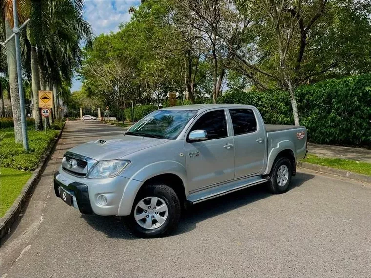 Toyota Hilux Prata 4