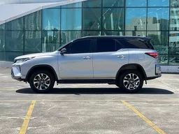 Toyota Hilux SW4