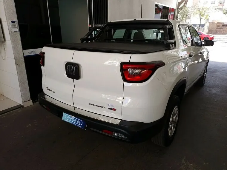 Fiat Toro Branco 8