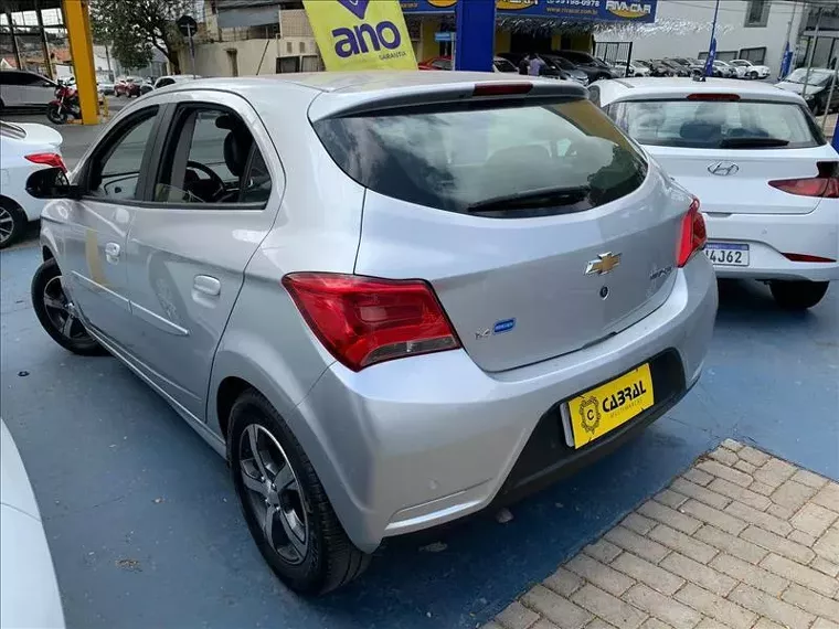 Chevrolet Onix Prata 3