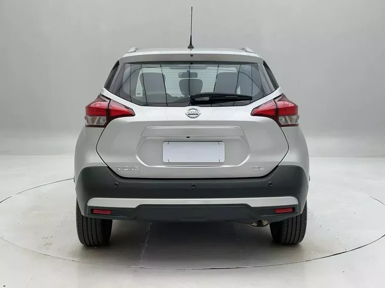 Nissan Kicks Prata 14