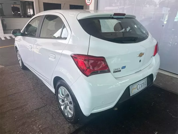 Chevrolet Onix Branco 7