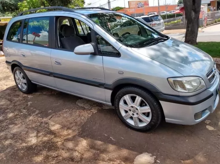 Chevrolet Zafira Prata 6