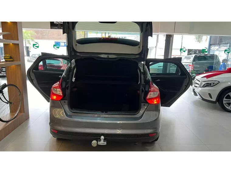 Ford Focus Cinza 21