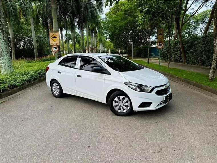 Chevrolet Onix Branco 4