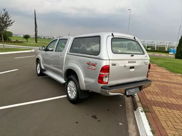 Toyota Hilux Prata 2