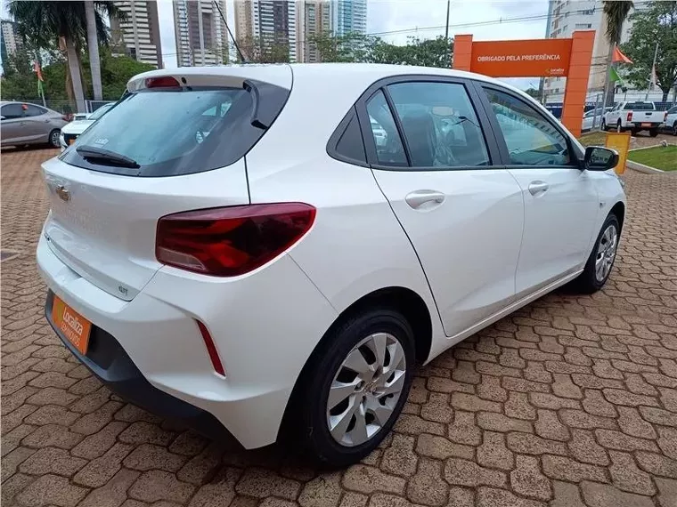 Chevrolet Onix Branco 2