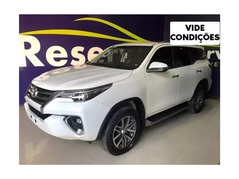 Toyota Hilux SW4 Branco 1