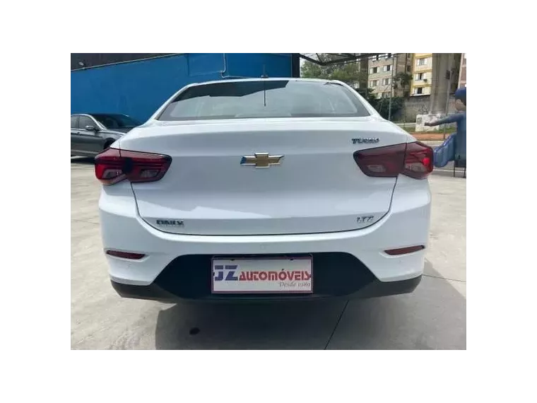 Chevrolet Onix Branco 5